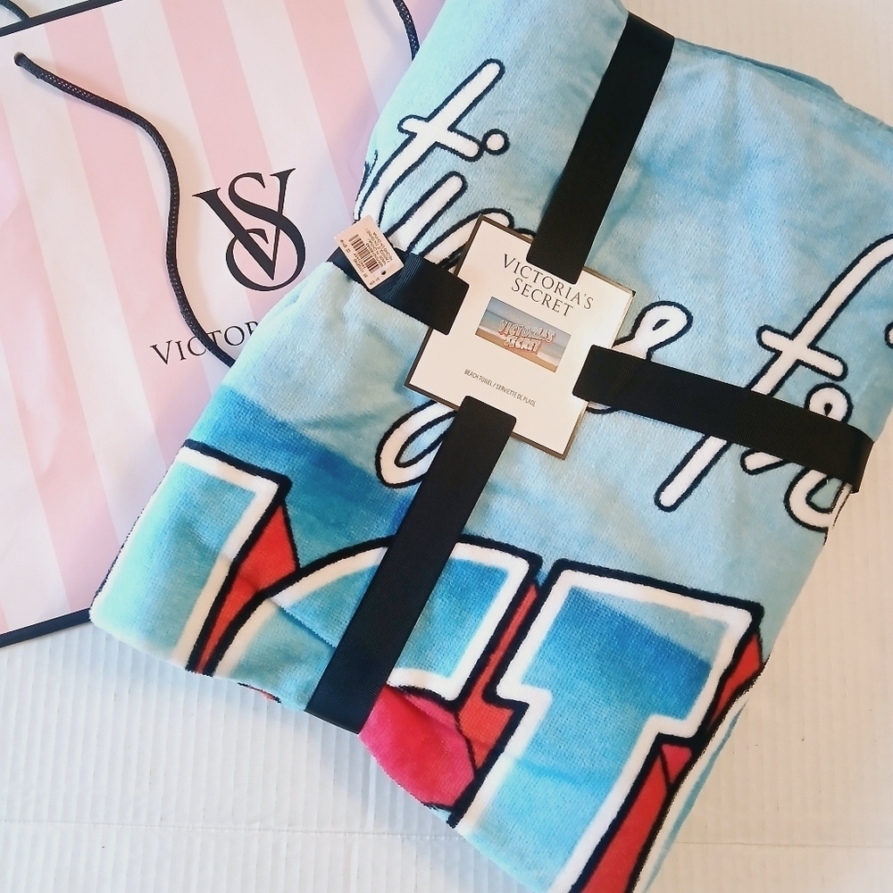 Victoria's Secret Beach Towel - Picture 4 of 5